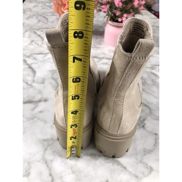 Madden Girl Women's Tessa Chelsea Boot Sand Fab Size 7M Thick Heel - Picture 10 of 10